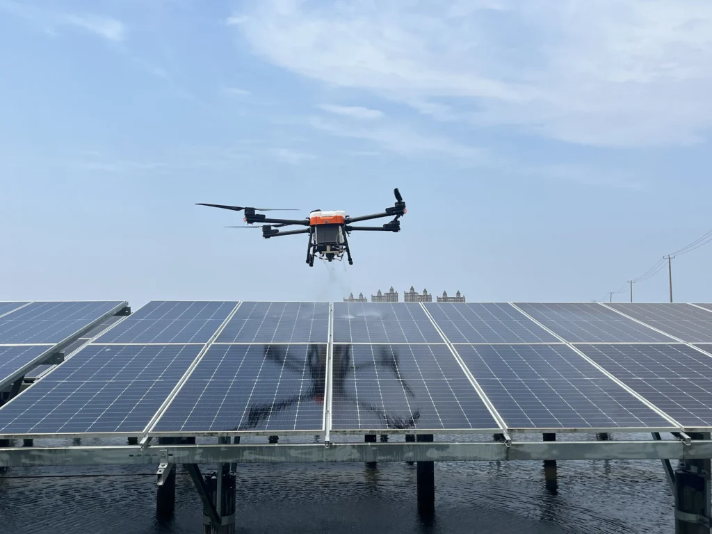 ระบบทำความสะอาดด้วยโดรนสำหรับแผงโซลาร์เซลล์