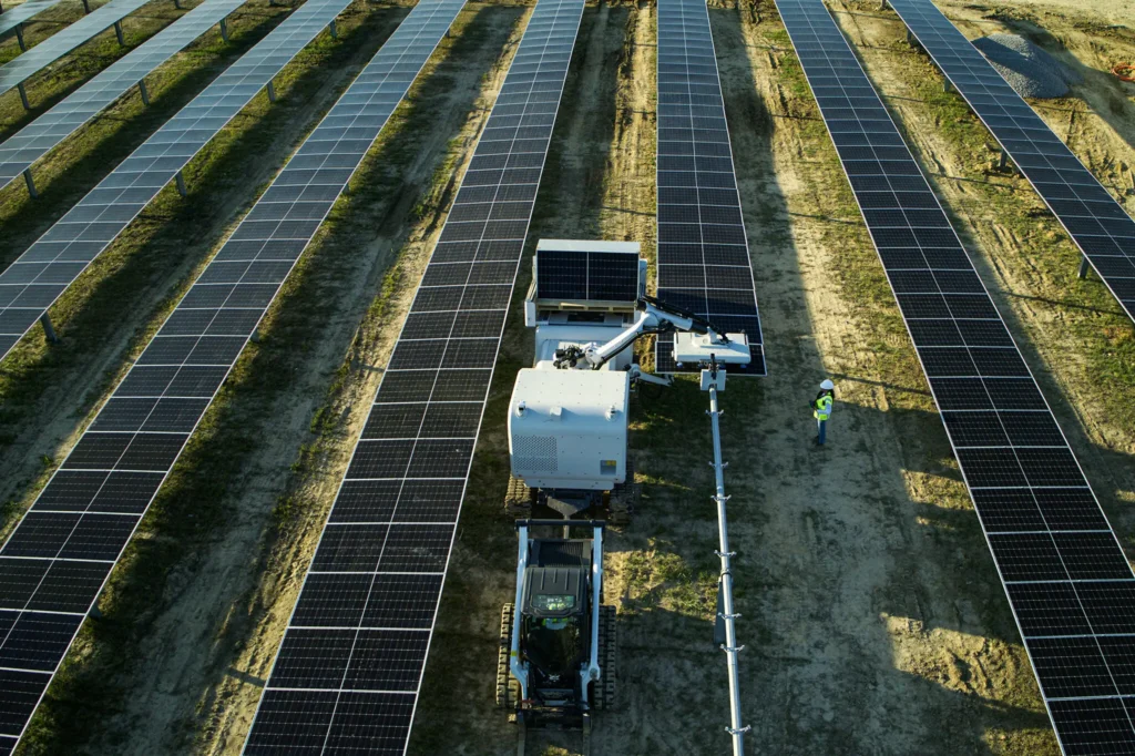 le aziende energetiche trasformano i robot in pannelli solari